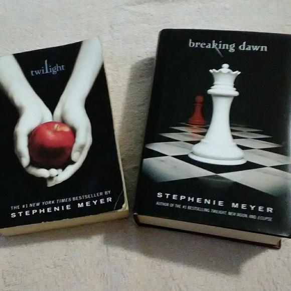 3/$25 Twilight & Breaking Dawn books - Picture 1 of 1